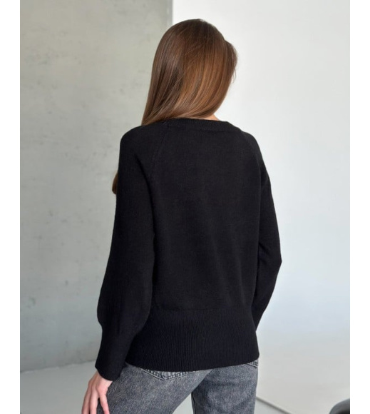 Чорний ангоровий светр із подовженими манжетами