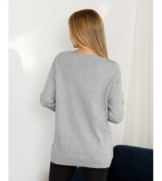 Серый ангоровый свитер декорированный пуговицами