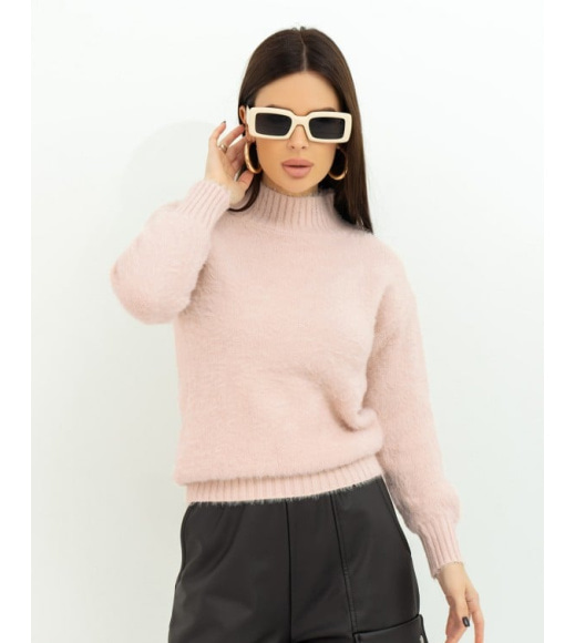 Теплый однотонный свитер-травка светло-розового цвета