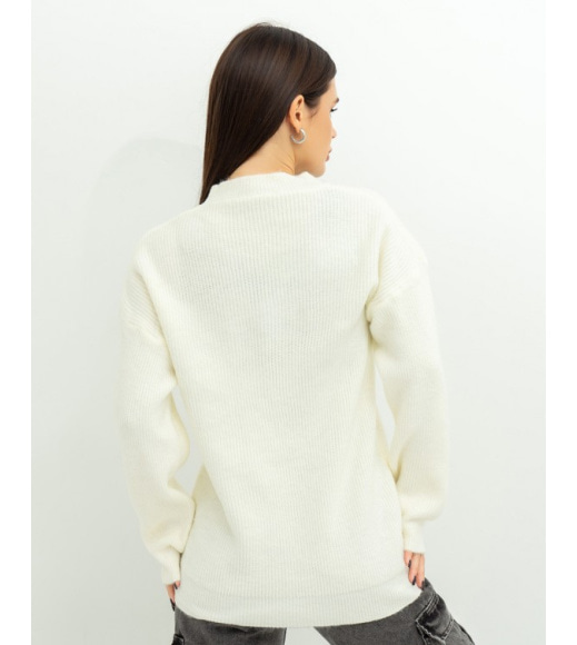 Молочный свободный вязаный свитер