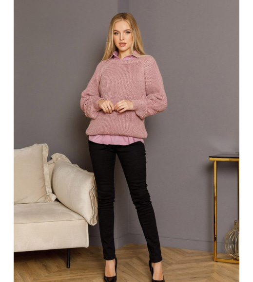 Розовый шерстяной свитер объемной вязки