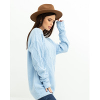 Голубой теплый свитер декорированный аранами