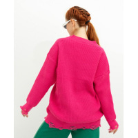 Малиновый вязаный пуловер с перфорацией