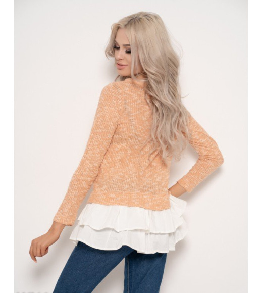 Тонкий персиковый свитер с белыми воланами