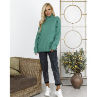 Зеленый гольф с фактурными манжетами