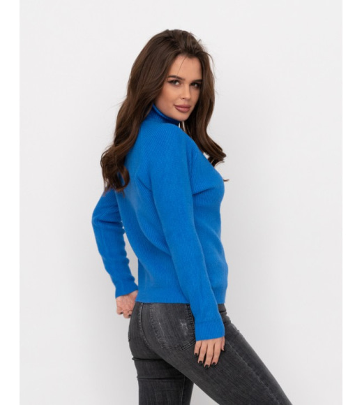 Блакитний вовняний светр з декоративним вирізом