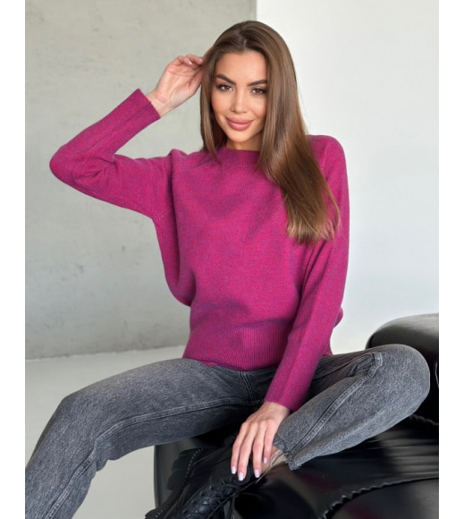 Малиновый ангоровый свитер с удлиненными манжетами