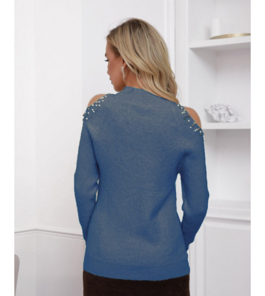 Синий вязаный свитер с вырезами на плечах