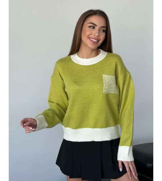 Оливковый ангоровый свитер с карманом