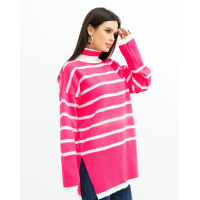 Малиновый полосатый свитер с разрезами