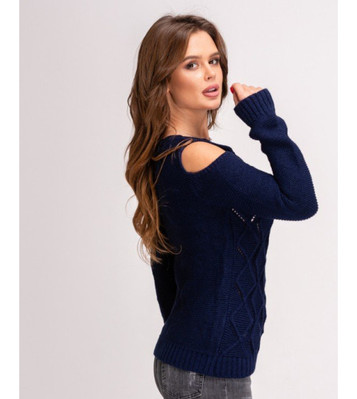 Синій в`язаний светр з вирізами на плечах