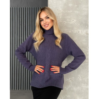 Синий свитер объемной вязки с высоким горлом