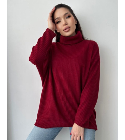 Бордовий подовжений светр із високим горлом