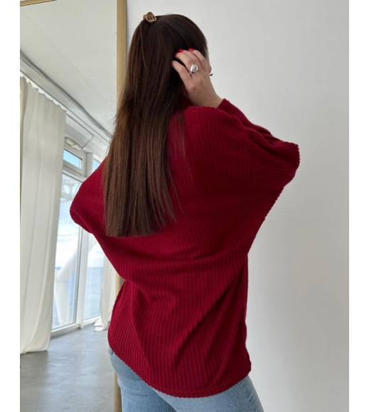Бордовий подовжений светр із високим горлом