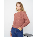 Темно-розовый свитер объемной вязки