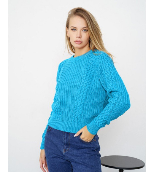 Синий свитер объемной вязки