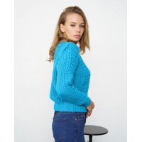 Синій светр об'ємної в'язки