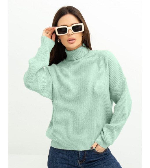 Мятный вязаный свитер с высоким горлом