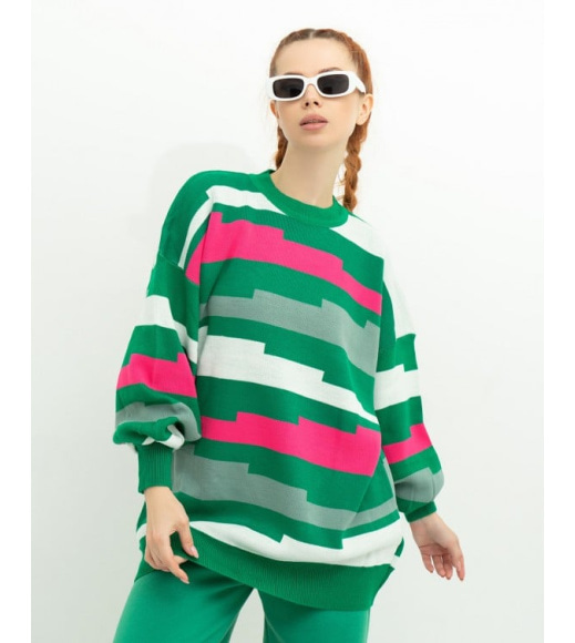 Зеленый удлиненный свитер с геометрическим декором