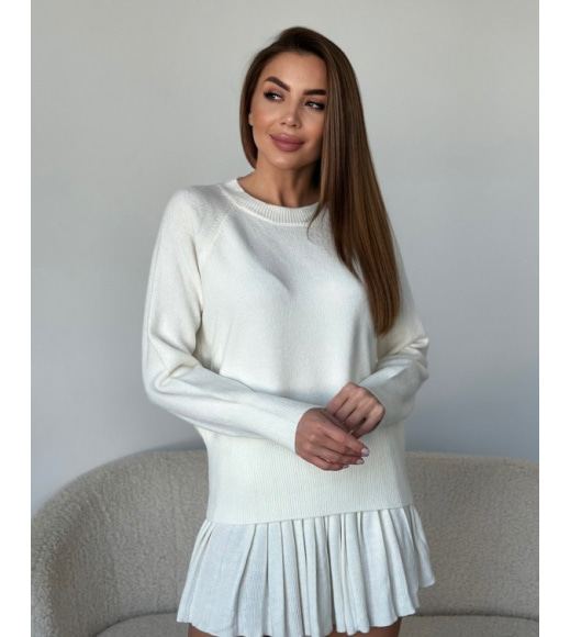 Молочный ангоровый свитер с удлиненными манжетами