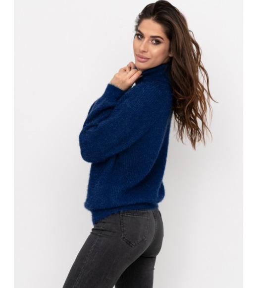 Темно-синій светр-травичка з високим горлом