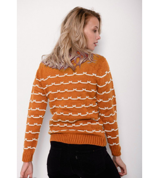 Оранжевый свитер с волнистыми полосками