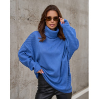 Голубой удлиненный свитер с высоким горлом