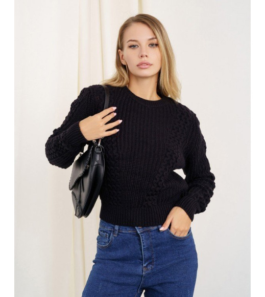 Черный свитер объемной вязки