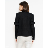 Чорний трикотажний светр з рюшами на рукавах