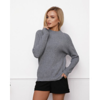 Серый шерстяной свитер фактурной вязки