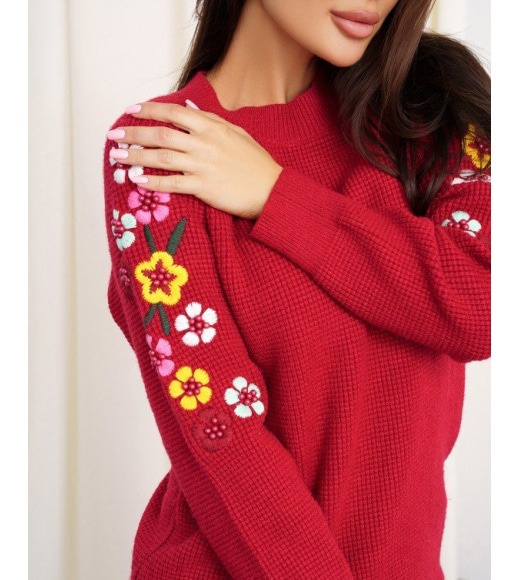Бордовый вязаный свитер с цветочным узором