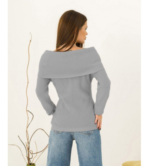 Серый ангоровый вязаный свитер с отворотом
