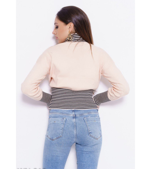 Персиковий ангоровий светр з смугастими манжетами