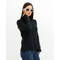 Черный мягкий свитер с вязаными узорами