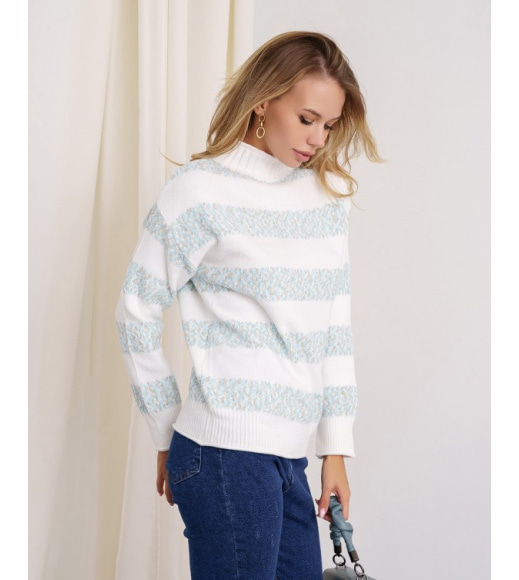 Бело-голубой теплый свитер с полосками
