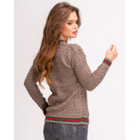 Коричневий в`язаний шерстяний светр з смужками і брошкою
