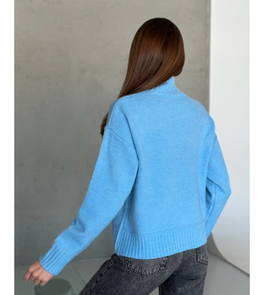 Блакитний ангоровий светр із високим горлом