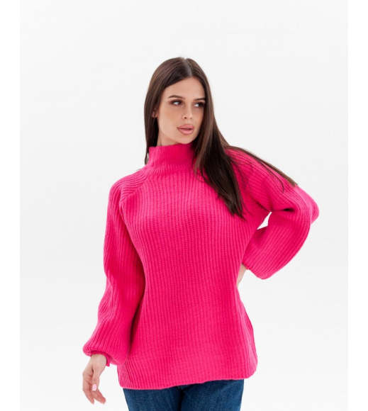 Малиновый свитер объемной вязки