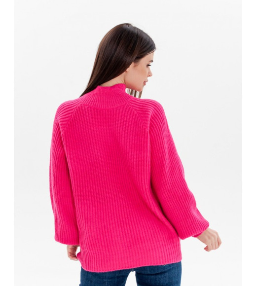 Малиновий светр об'ємної в'язки