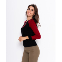 Черно-бордовый свитер с подвеской