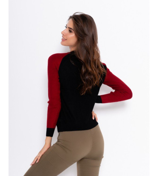 Черно-бордовый свитер с подвеской