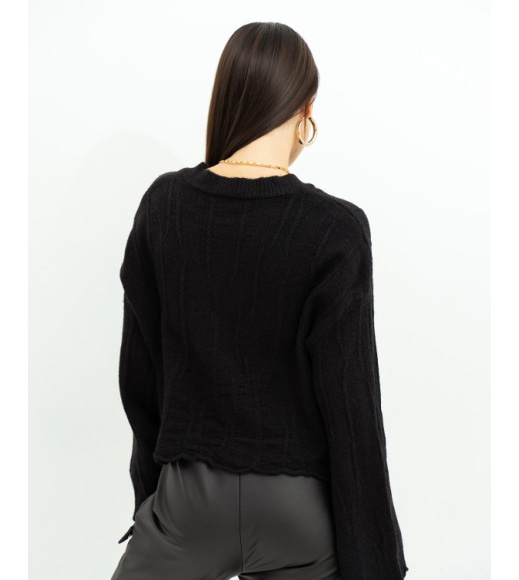 Чорний светр із розкльошеними рукавами