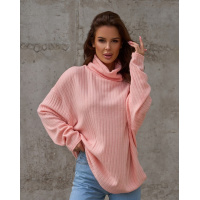 Персиковый ангоровый гольф свободного кроя