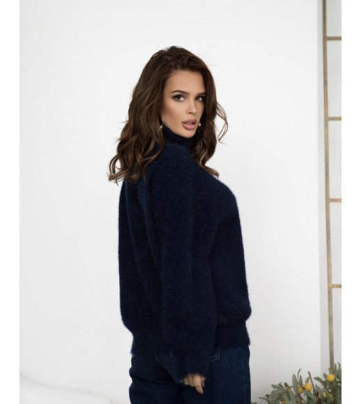 Темно-синий теплый свитер объемной вязки