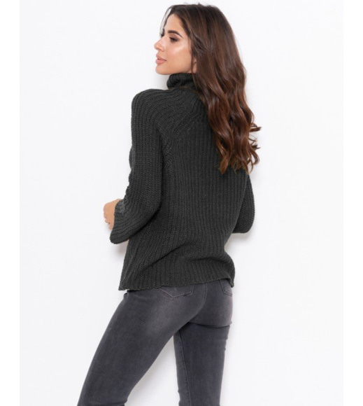 Черный вязаный свитер с высоким горлом
