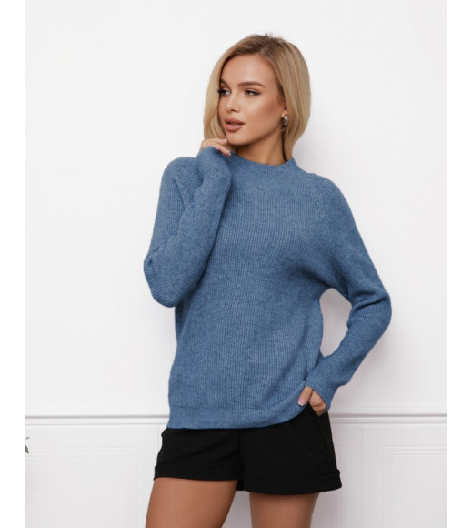 Синий шерстяной свитер фактурной вязки