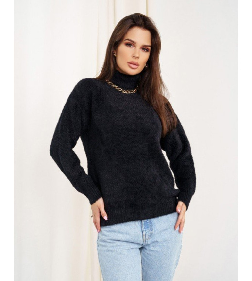 Чорний мохеровий светр із високим горлом