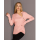 Розовый свитер с декоративной горловиной