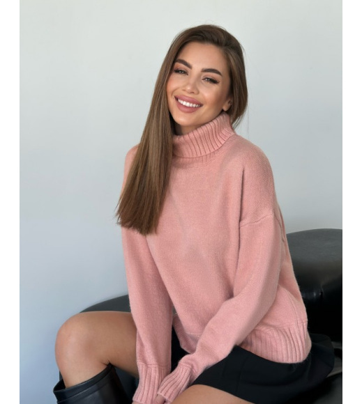 Ангоровый розовый свитер с высоким горлом
