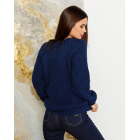 Синий шерстяной свитер объемной вязки